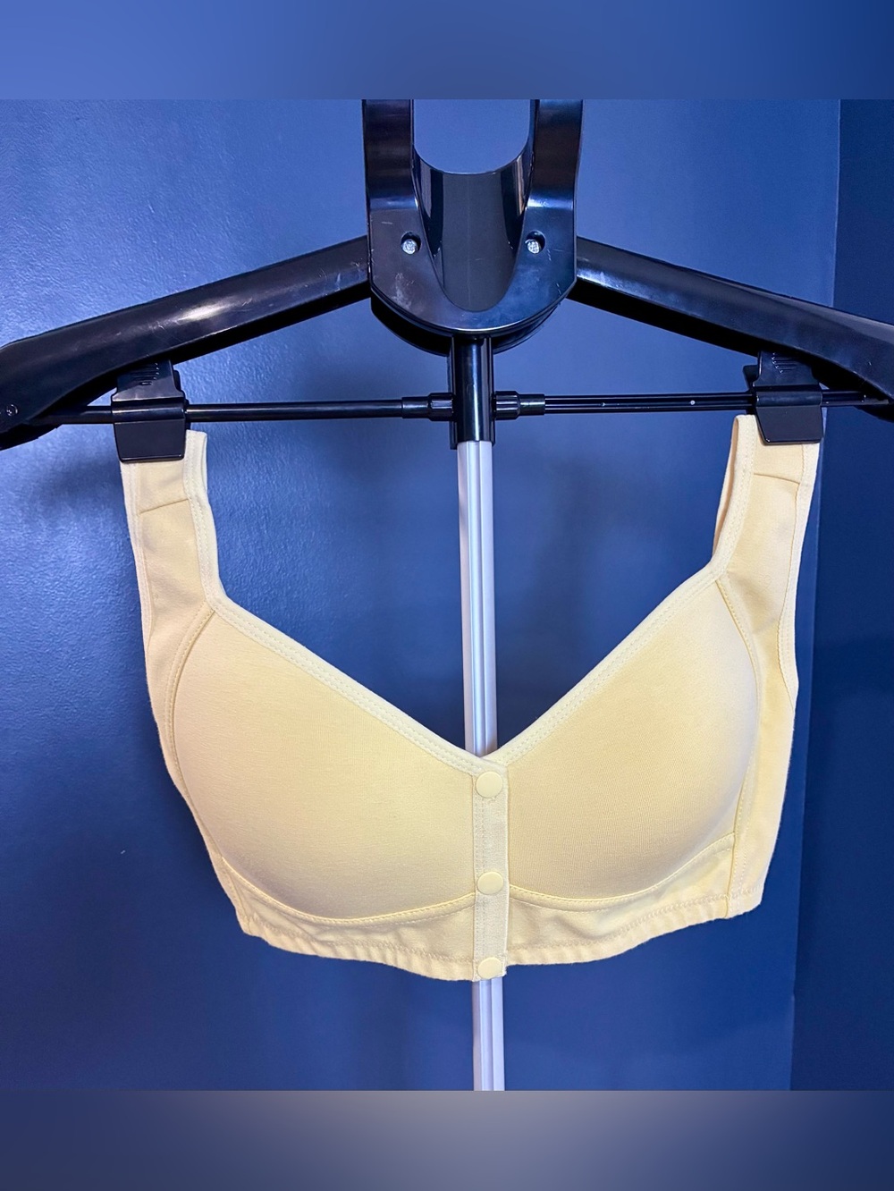 Daisy Bra Soft Front-Closure Wireless Bra in Pale Yellow